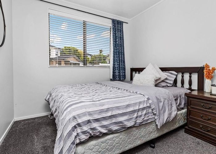  at 8 Angeline Place, Massey, Waitakere City, Auckland