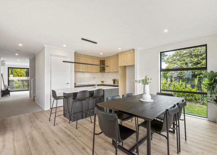  at 32 Swanson Road, Western Heights, Waitakere City, Auckland