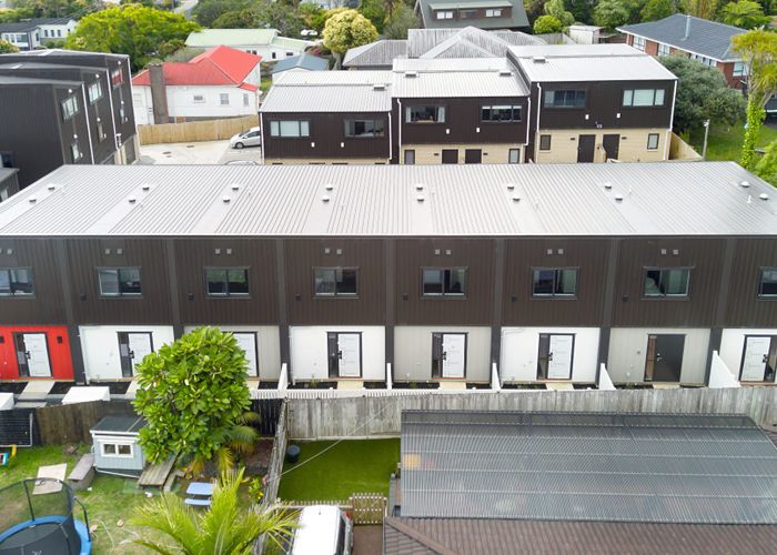  at 9/52 Newington Road, Henderson, Waitakere City, Auckland