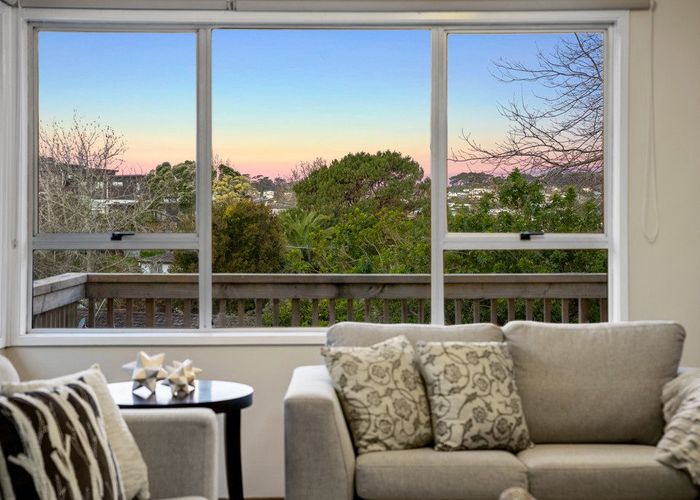  at 5 Tahu Crescent, Sunnynook, North Shore City, Auckland
