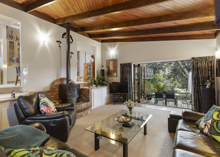  at 438 Beach Road, Murrays Bay, Auckland