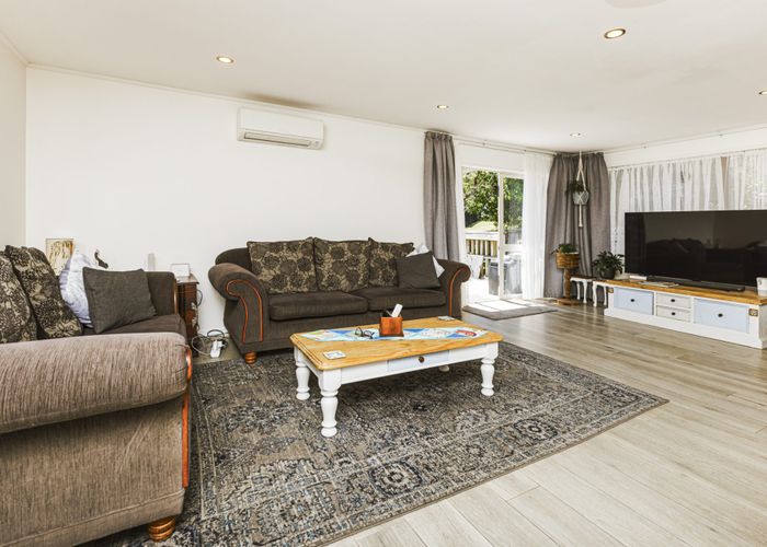  at 4 Standish Place, Bayview, Auckland