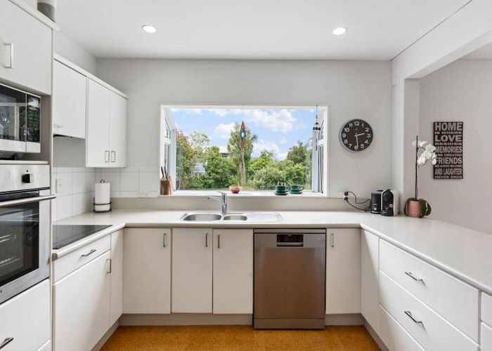  at 8 Lookout Drive, Laingholm, Waitakere City, Auckland