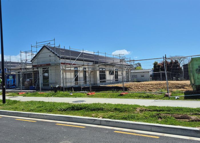  at 4 Mataikokako  Loop, Kawakawa Bay, Manukau City, Auckland