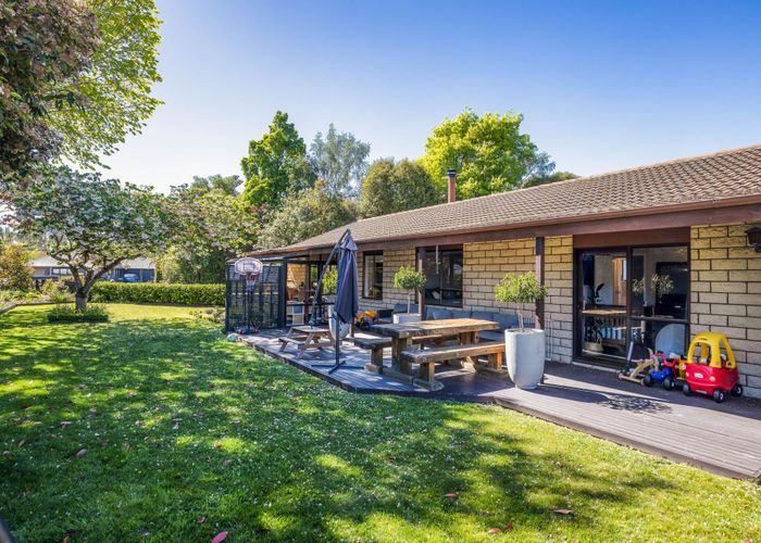  at 4 Woodfield Place, Woodend, Woodend