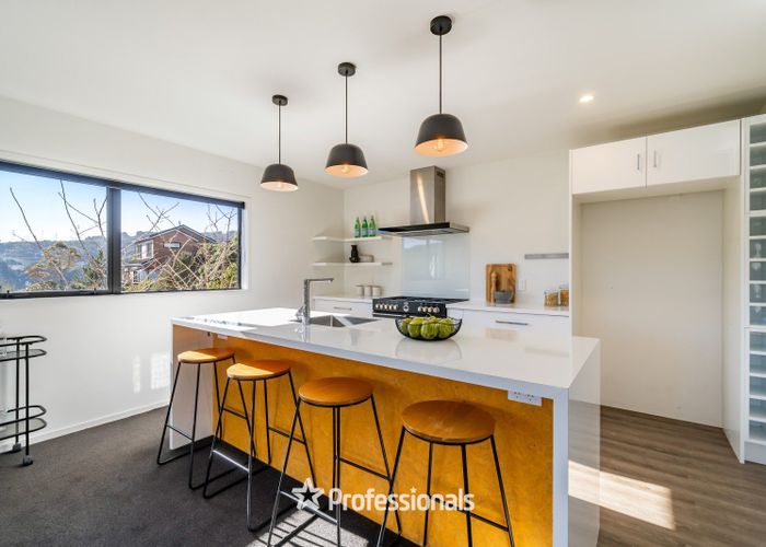  at 6 Castle Crescent, Stokes Valley, Lower Hutt, Wellington