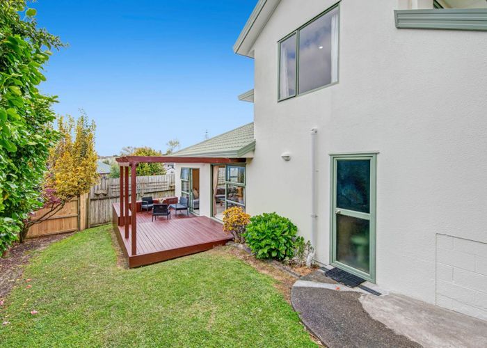  at 2/11 Bronzewing Terrace, Unsworth Heights, Auckland