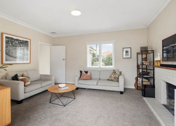  at 4 Locke Avenue, Hillsborough, Auckland City, Auckland