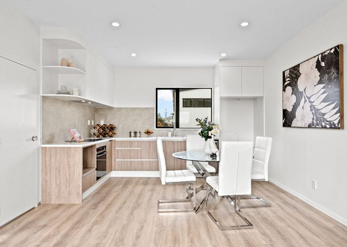 at 2/40 St Leonards Road, Kelston, Waitakere City, Auckland