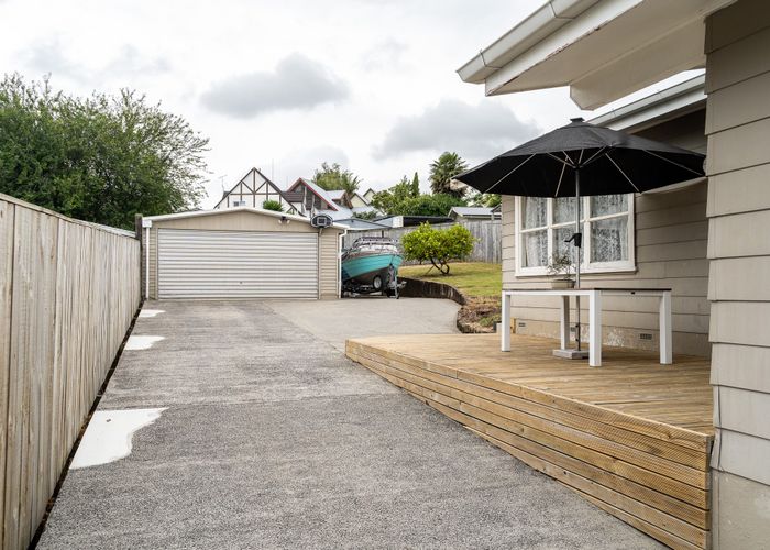  at 9 Edith Place, Dinsdale, Hamilton