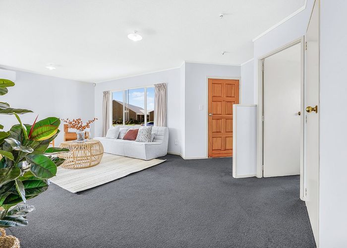  at 5 Admiral Crescent, Flagstaff, Hamilton