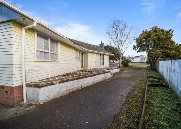 at 8 Friesian Drive, Mangere, Auckland