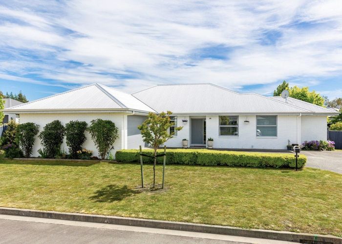  at 16 River Terrace, Renwick