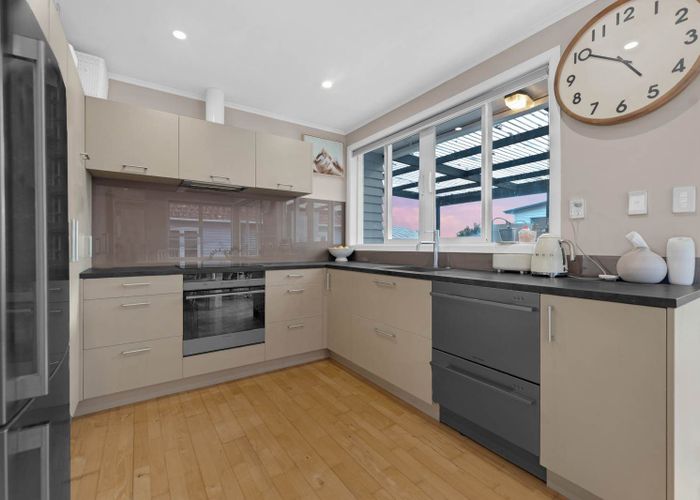  at 6B Humphrey Kemp Avenue, Henderson, Waitakere City, Auckland