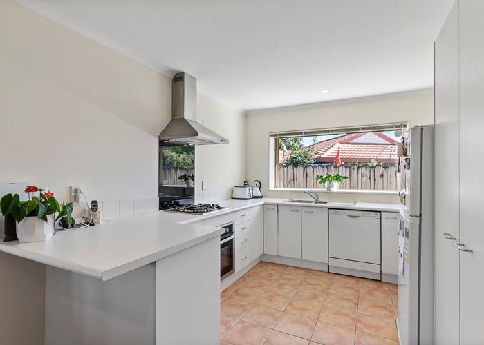  at 9 Regalwood Place, Favona, Auckland