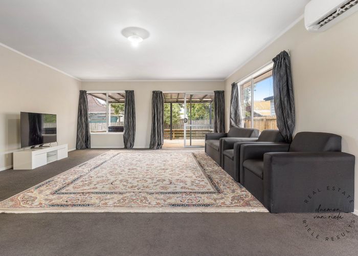  at 1/15 Gloaming Place, Conifer Grove, Takanini