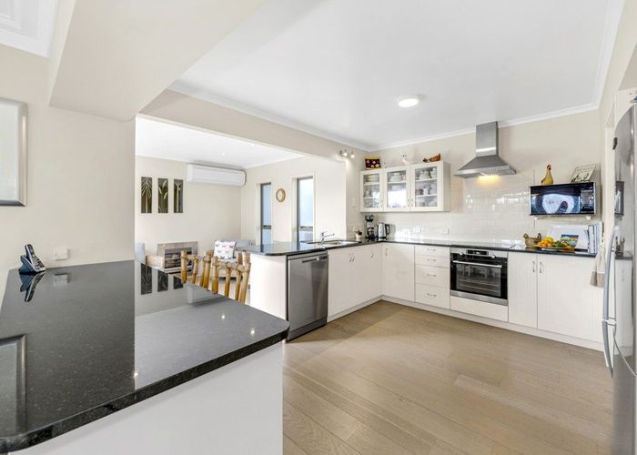  at 2 Hill Rise, Sunnyhills, Auckland