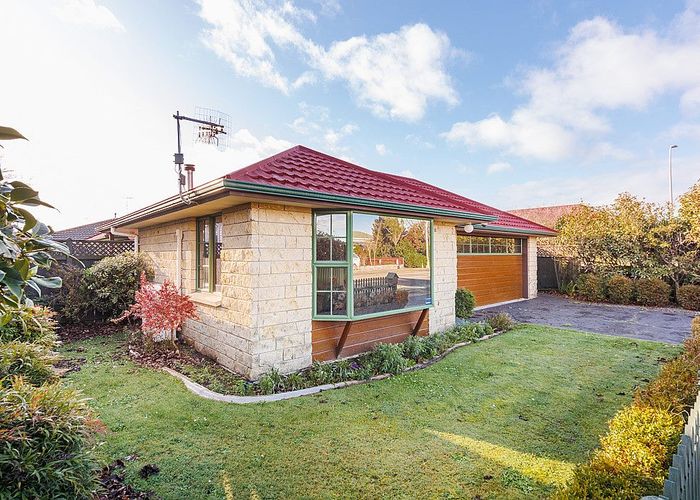 Free property data for 107 Roy Street, Palmerston North homes.co.nz