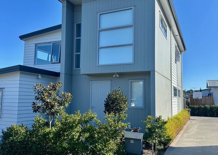  at 1B Pavola Grove, Glenfield, North Shore City, Auckland