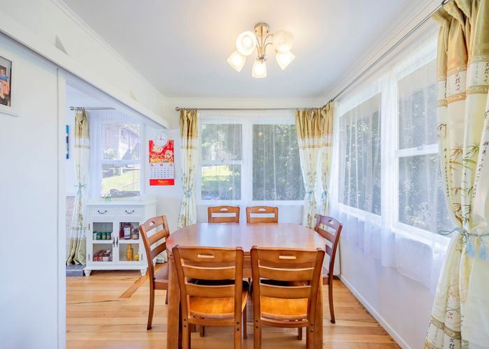  at 33 Hillview Avenue, New Windsor, Auckland