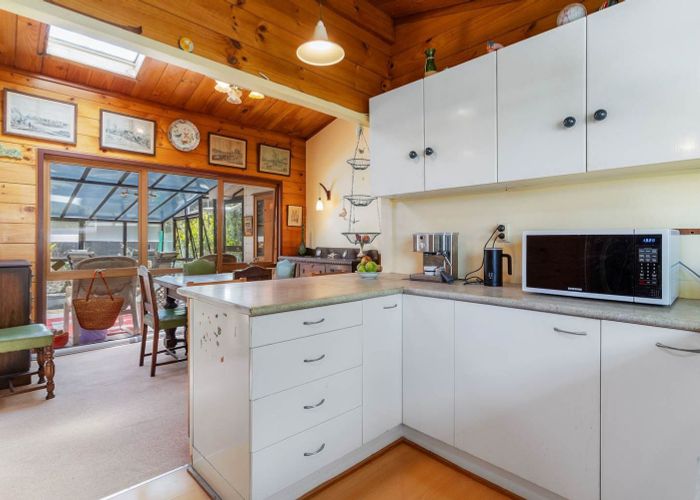  at 284 Beach Road, Campbells Bay, North Shore City, Auckland