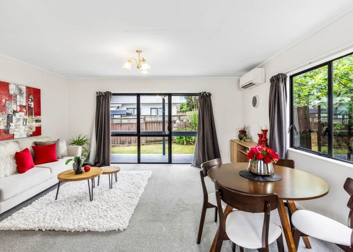  at 2/58 Riversdale Road, Avondale, Auckland