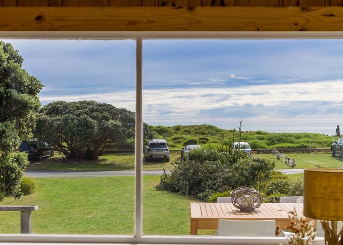  at 121 Marine Parade North, Piha