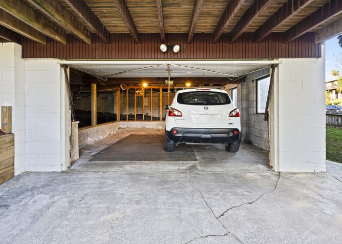 at 1/1 Bramley Drive, Farm Cove, Manukau City, Auckland