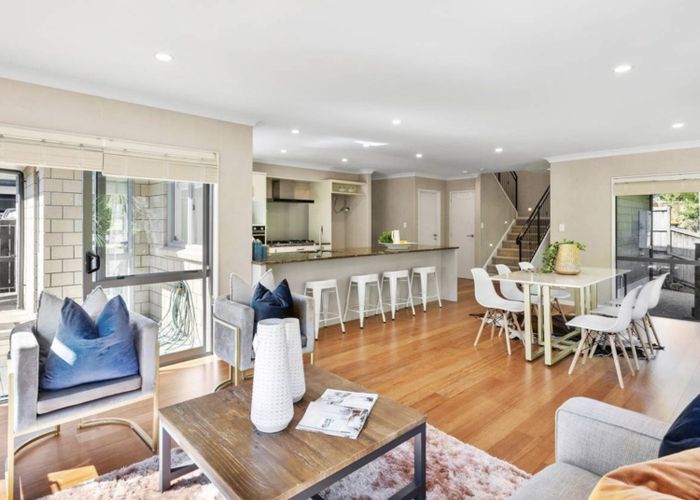  at 18 Bur Oak Terrace, Schnapper Rock, Auckland