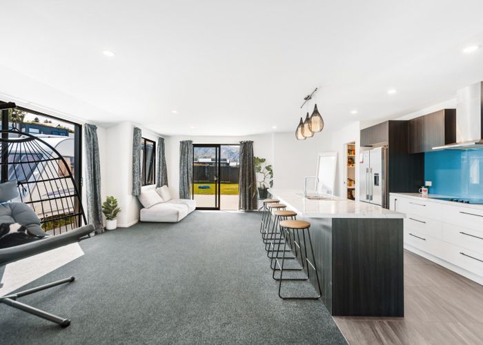  at 10 Magpie Place, LAKE HAWEA