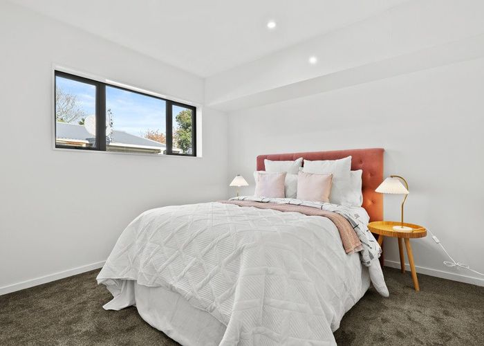  at 2/13D Miles Avenue, Papatoetoe, Manukau City, Auckland