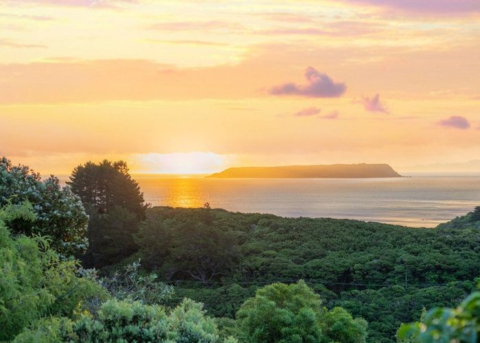  at 104 Airlie Road, Plimmerton, Porirua, Wellington