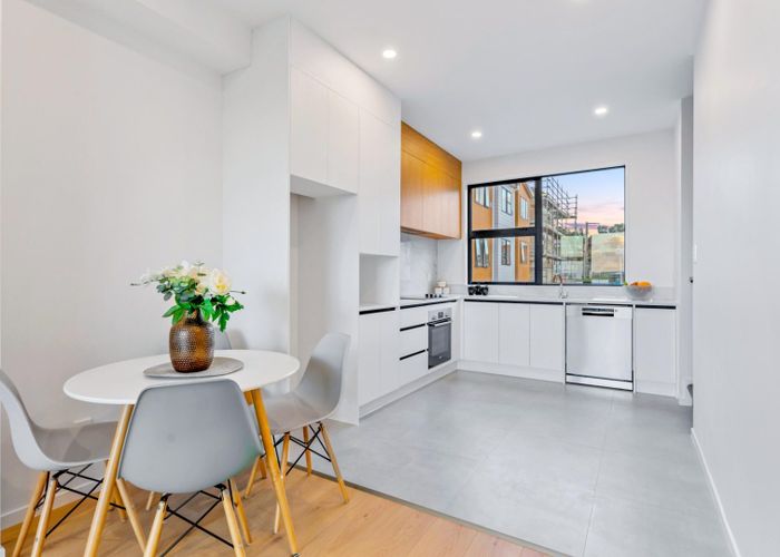  at 8/28 Lavelle Road, Henderson, Waitakere City, Auckland