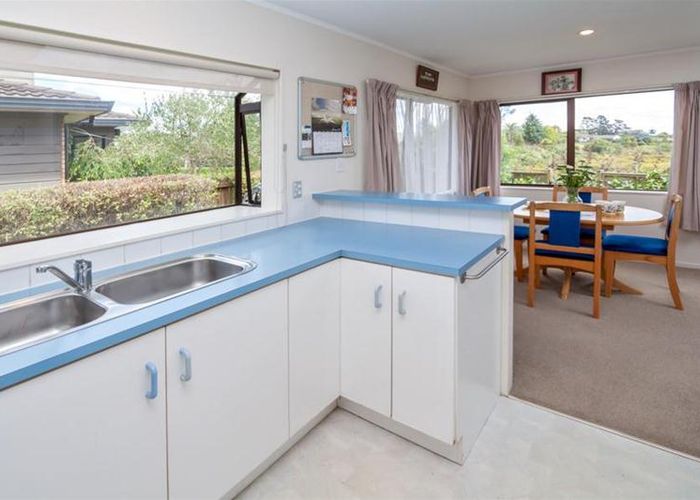  at 2 Kenwick Place, Burswood, Auckland