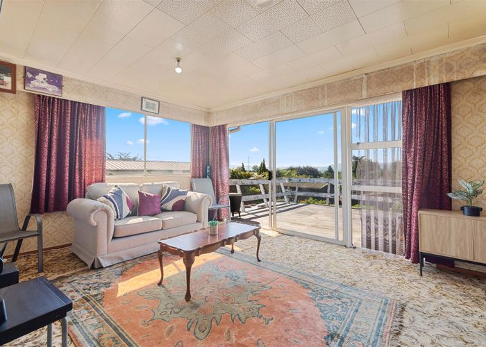  at 4 Hawk Place, Selwyn Heights, Rotorua