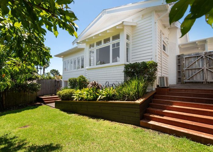  at 7B North Avenue, Narrow Neck, North Shore City, Auckland