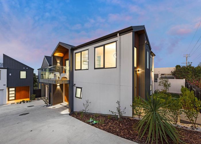  at 21A Knights Road, Rothesay Bay, North Shore City, Auckland