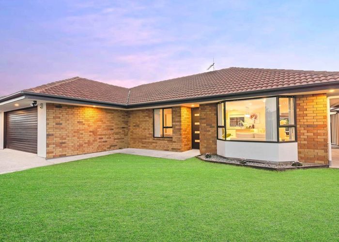  at 8 Glen Osborne Terrace, Flat Bush, Auckland