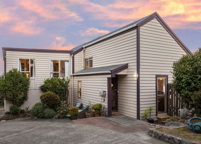  at 33 Forth Place, Papakowhai, Porirua