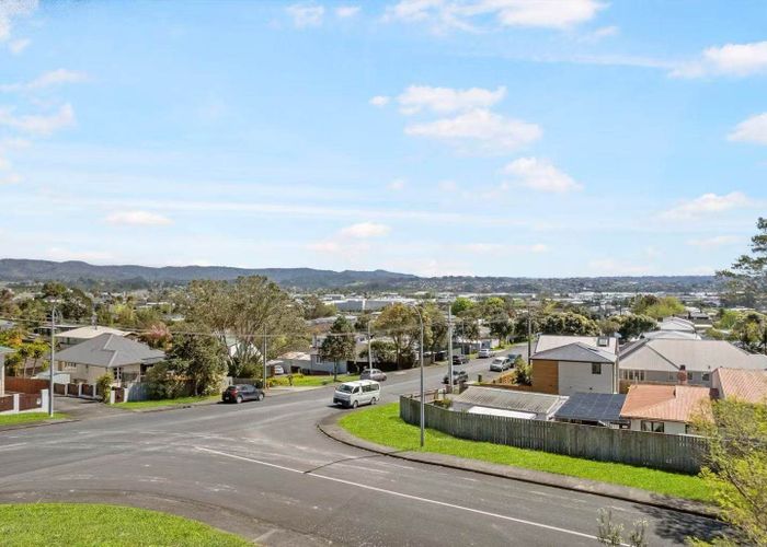  at 84 Awaroa Road, Sunnyvale, Waitakere City, Auckland