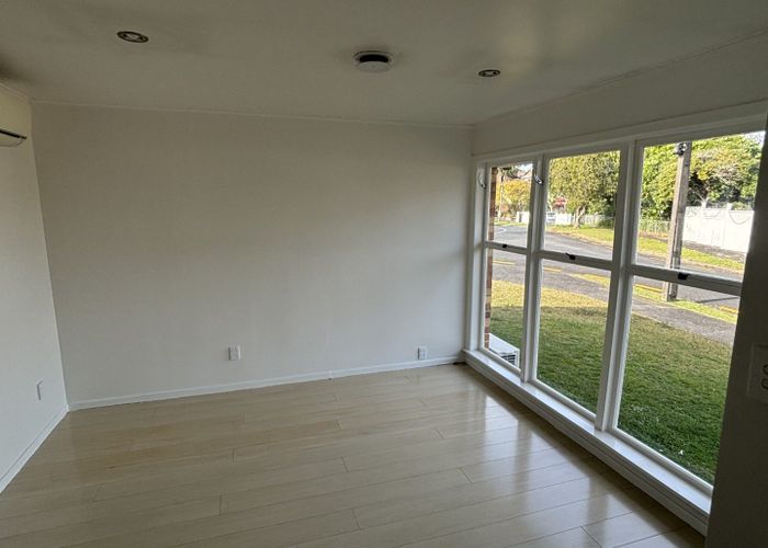  at 2/1 Bellamy Place, Blockhouse Bay, Auckland