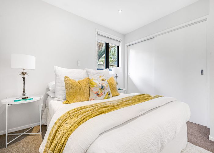  at 5/108-112 Unsworth Drive, Unsworth Heights, North Shore City, Auckland