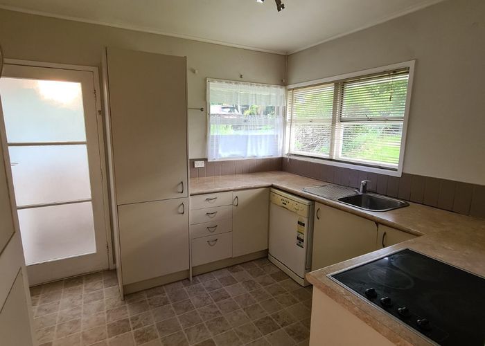  at 2/5 Eban avenue, Hillcrest, North Shore City, Auckland