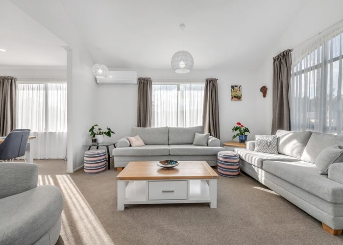  at 11 Norman Close, The Gardens, Auckland