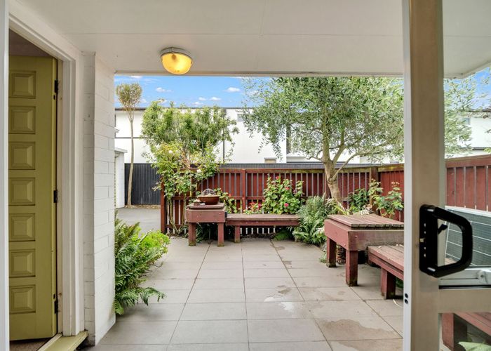  at 33 Hewitts Road, Merivale, Christchurch City, Canterbury