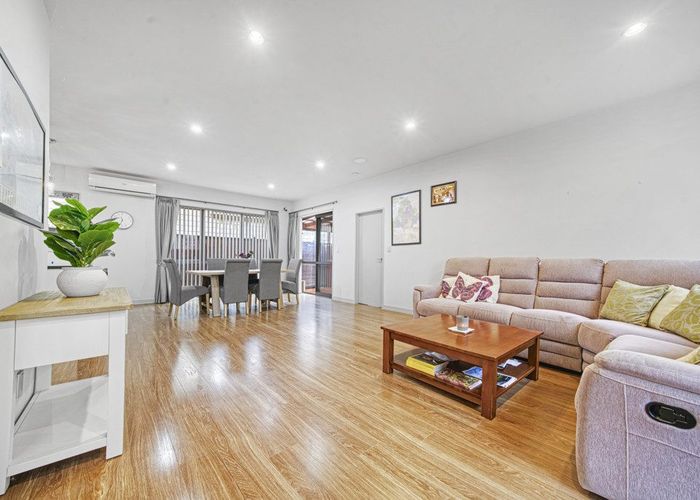  at 8 Moville Drive, Flat Bush, Manukau City, Auckland