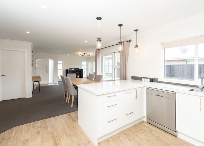  at 33 Ladeira Place, Fitzroy, Hamilton