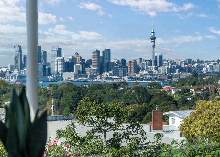  at 2/14 Raleigh Road, Northcote, Auckland