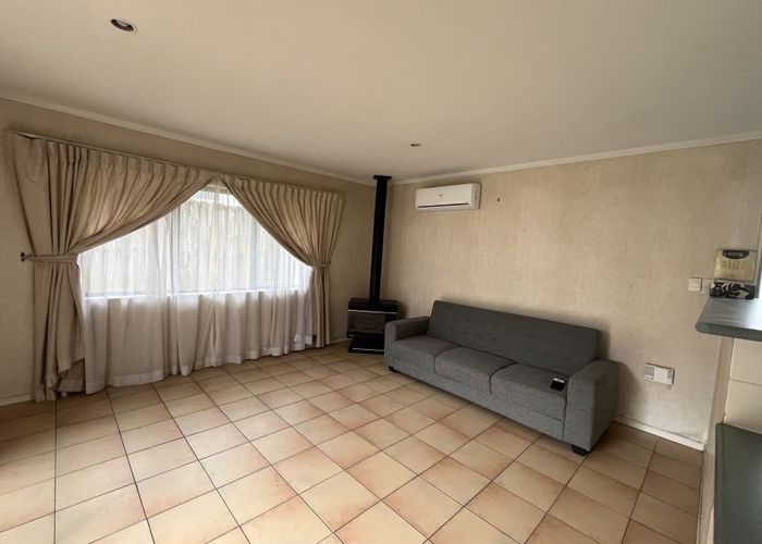  at 2/15 Dunn Place, Farm Cove, Manukau City, Auckland