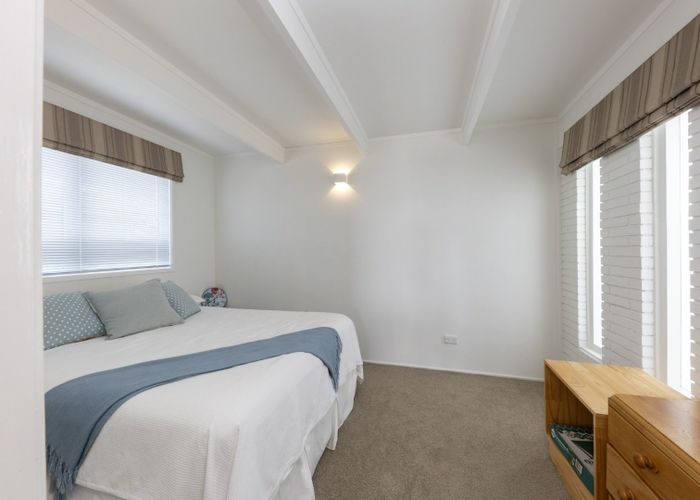  at 8 Downsview Road, Pakuranga Heights, Auckland
